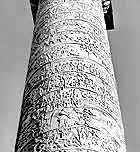 Траянова колона в Римі. Орнамент.